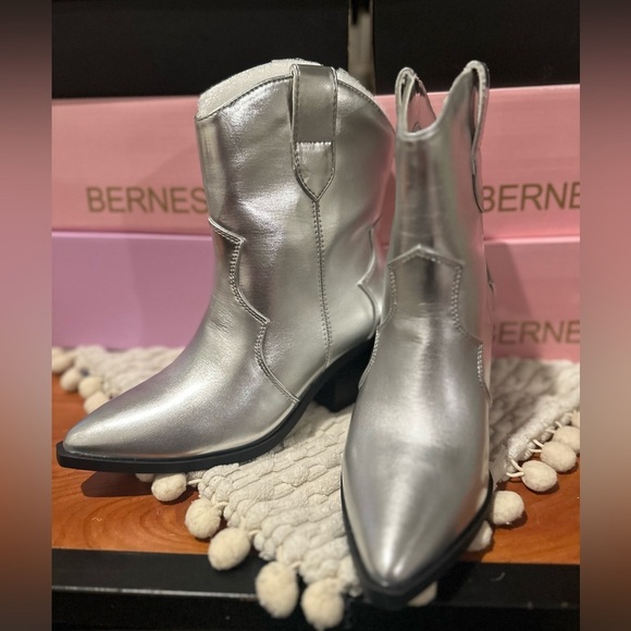 New in Box Bamboo Silver Metallic Cowgirl Ankle Boots! - Picture 10 of 10